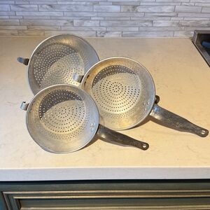 Vintage Aluminum set of 3 Nesting Colanders Strainers